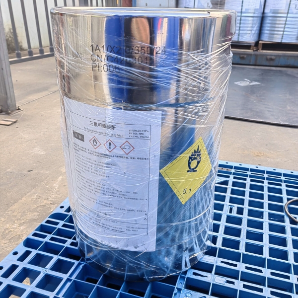 Anhídrido trifluorometanosulfónico CAS 358-23-6